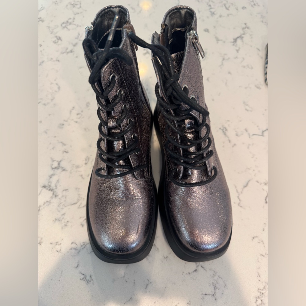 STEVE MADDEN KIDS Metallic Silver Lace-Up Boots Size 5